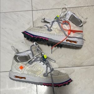 NIKE OFF WHITE SNEAKER